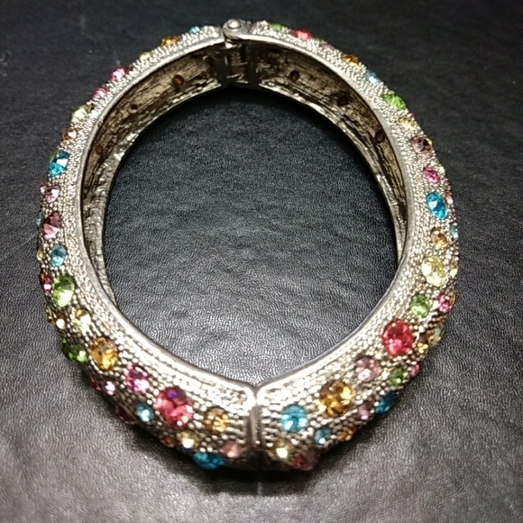 Silver tone bracelet with pastel rhinestones - Picture 4 of 6